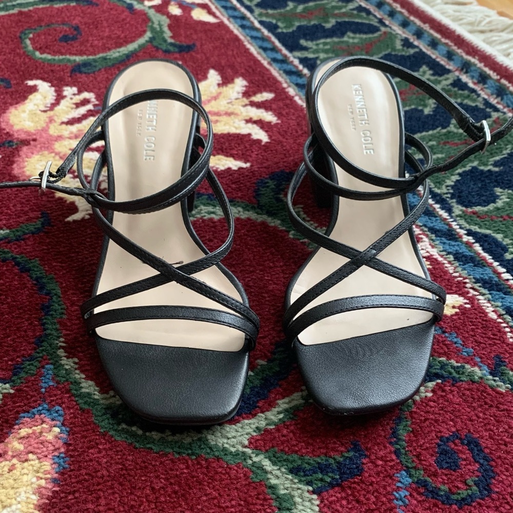 Keneth Cole black leather strapped chunky heel sandal